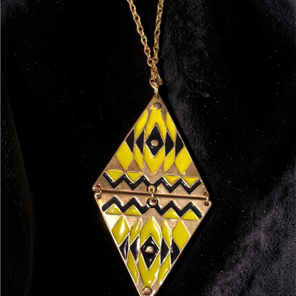 Vintage Geometric Yellow & Black Pendant Necklace - Picture 6 of 9